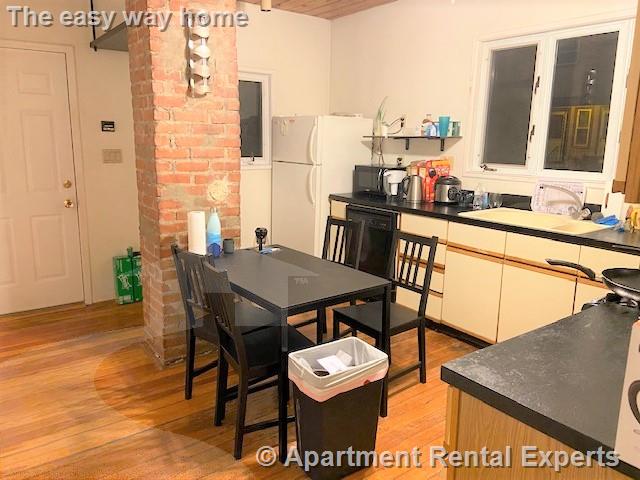 215-217 Boston Ave, Tufts