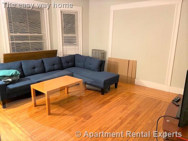 215-217 Boston Ave, Tufts