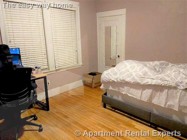 215-217 Boston Ave, Tufts