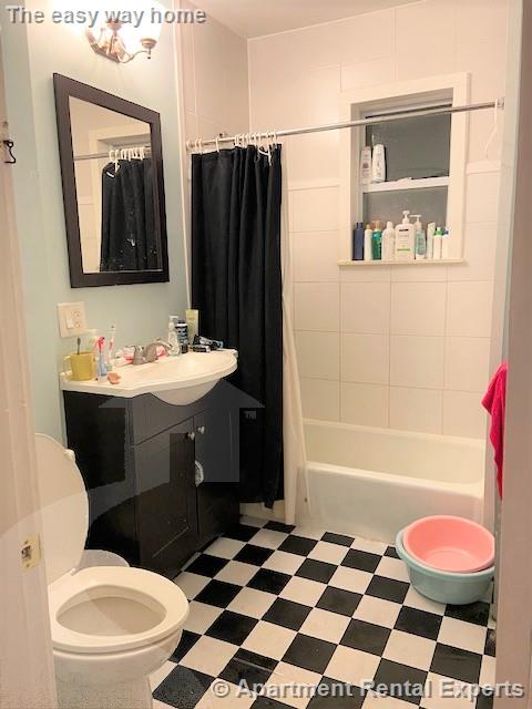 215-217 Boston Ave, Tufts