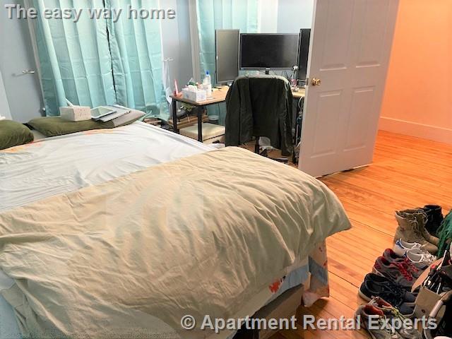 215-217 Boston Ave, Tufts