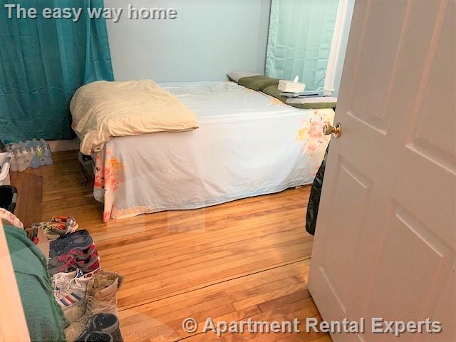 215-217 Boston Ave, Tufts