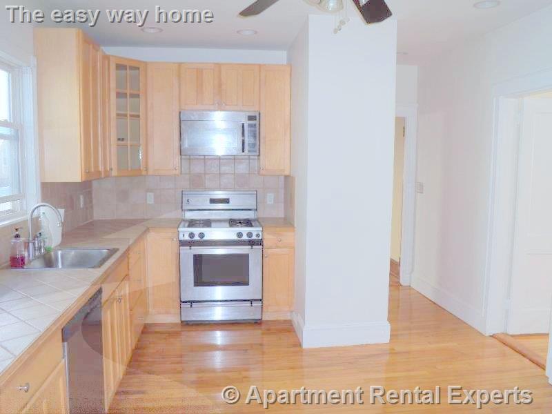 23 Stoughton St, Tufts