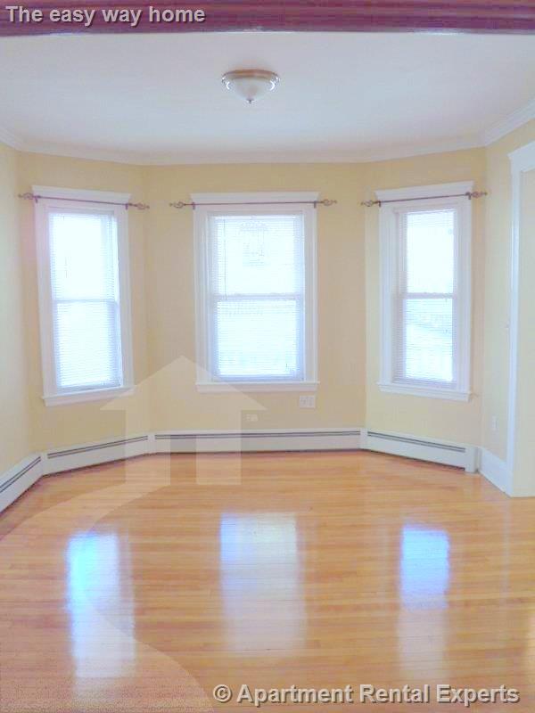 23 Stoughton St, Tufts