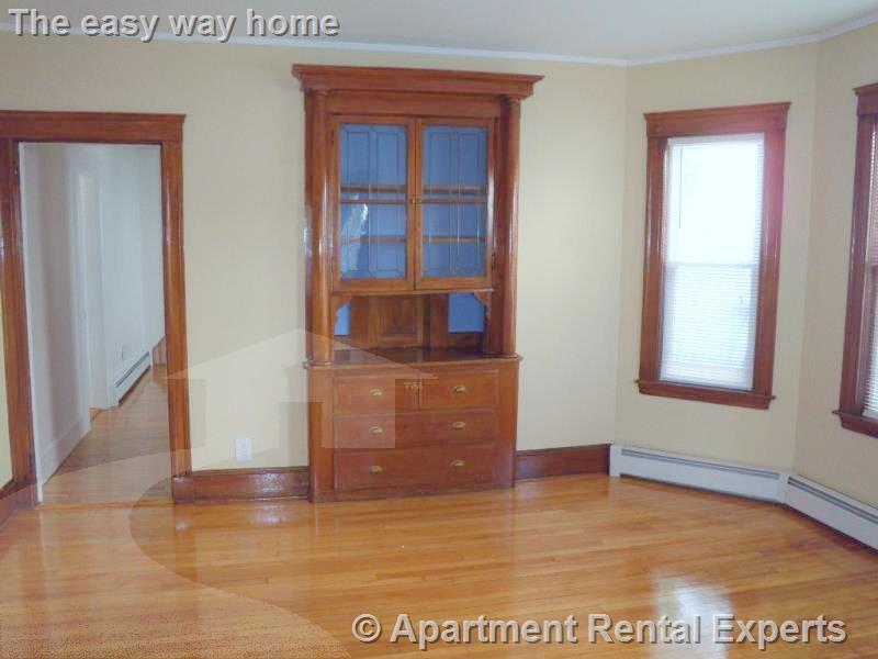 23 Stoughton St, Tufts