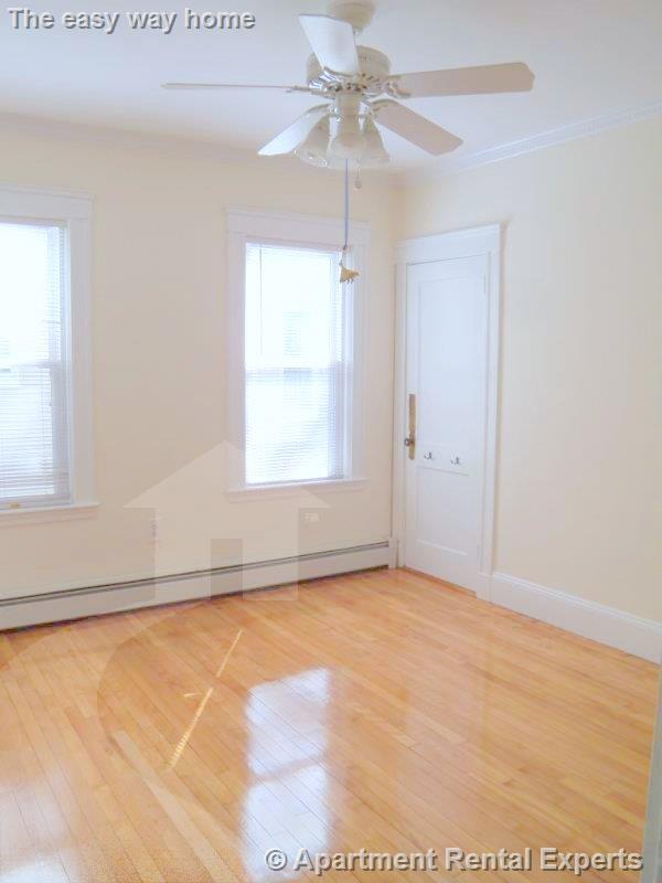 23 Stoughton St, Tufts