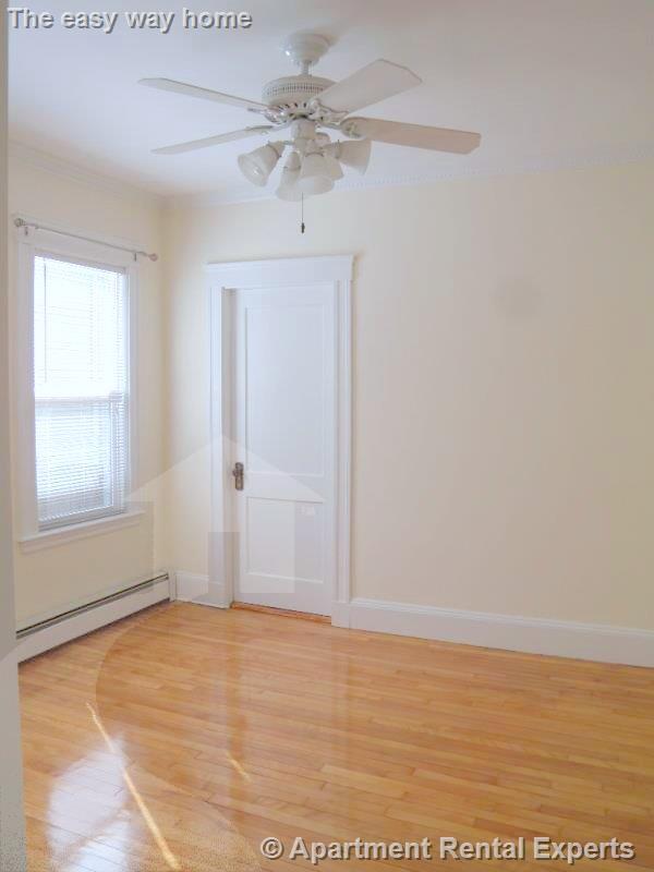 23 Stoughton St, Tufts