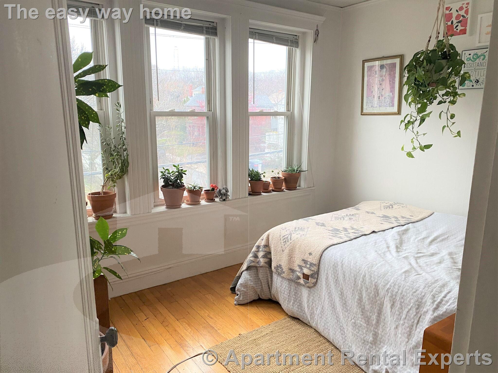 172 Maple St, Malden Center