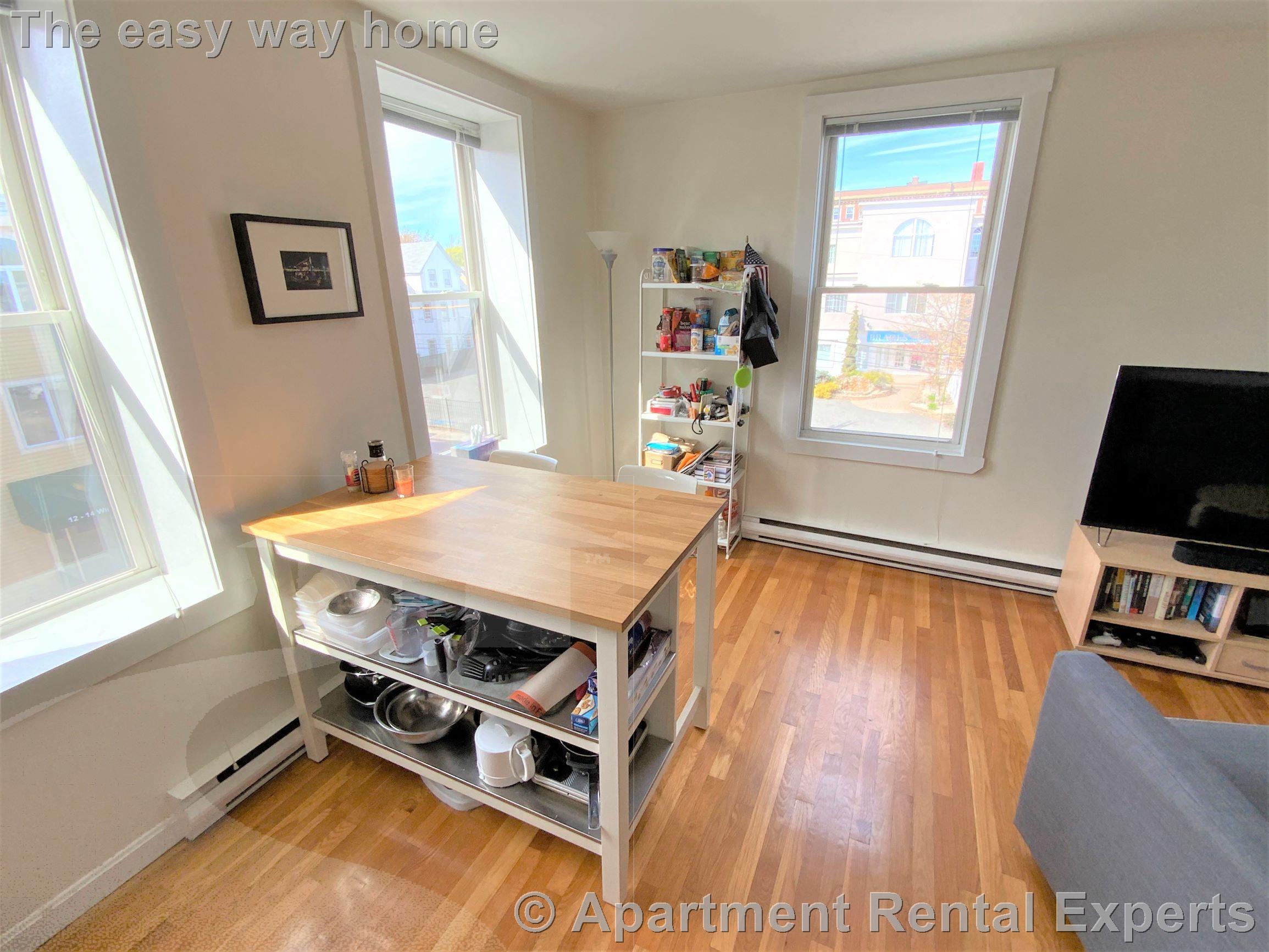 35 Davis Sq, Davis Square