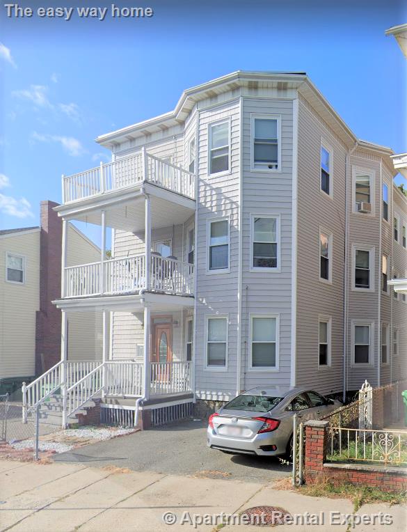 390 Salem St, Medford Square