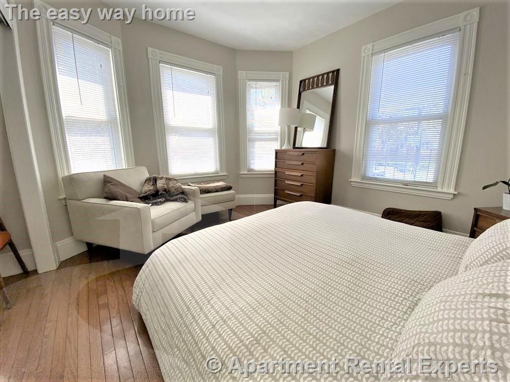 40 Myrtle Ave, Harvard Square