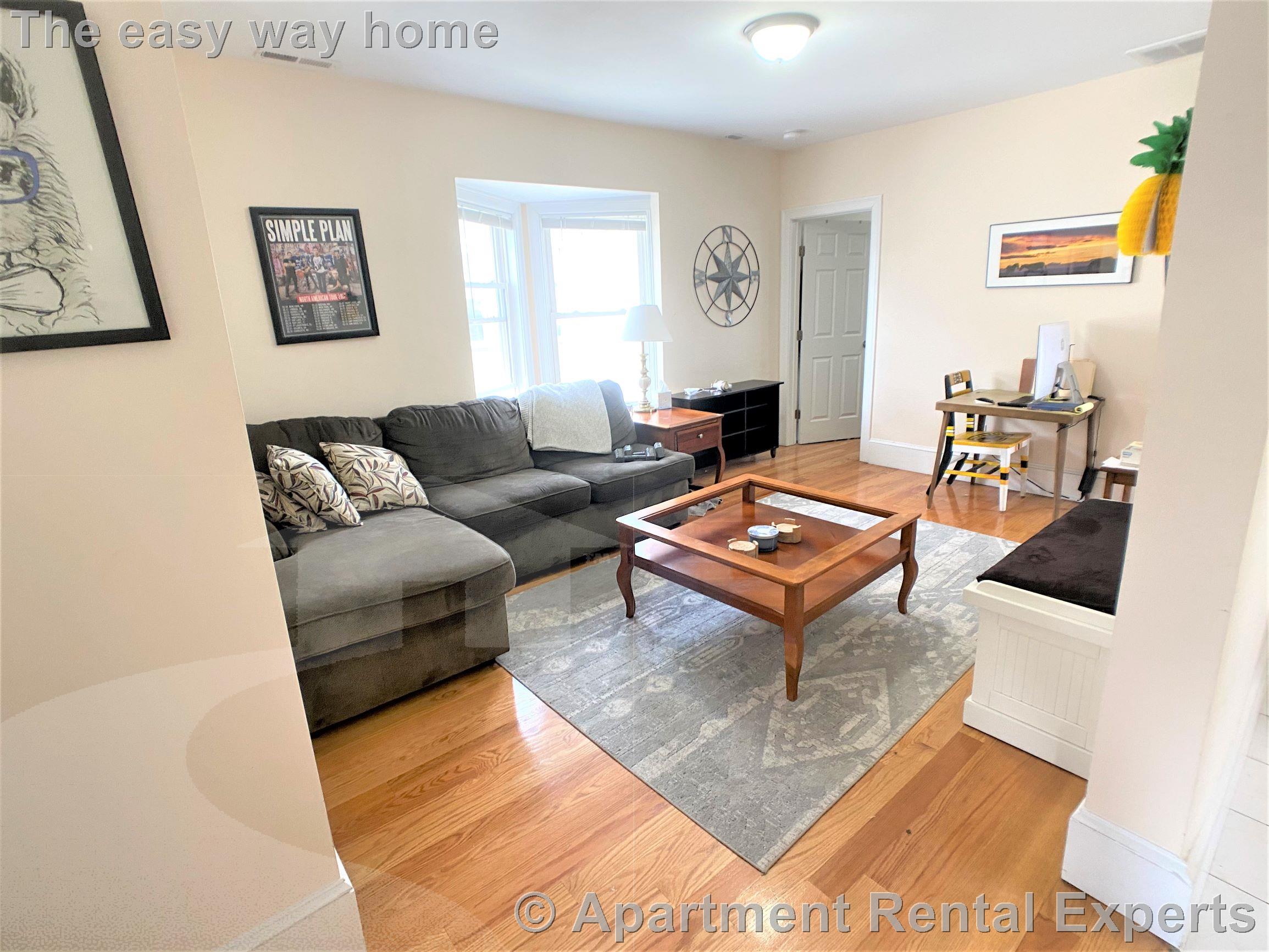 24 Willard Ave, Tufts