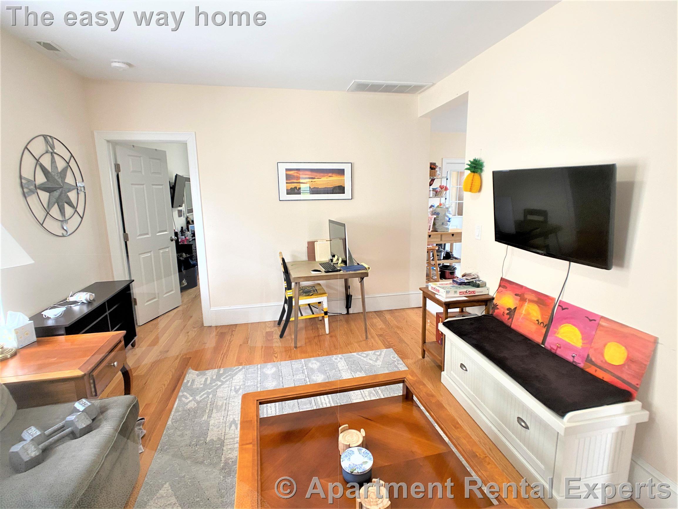 24 Willard Ave, Tufts