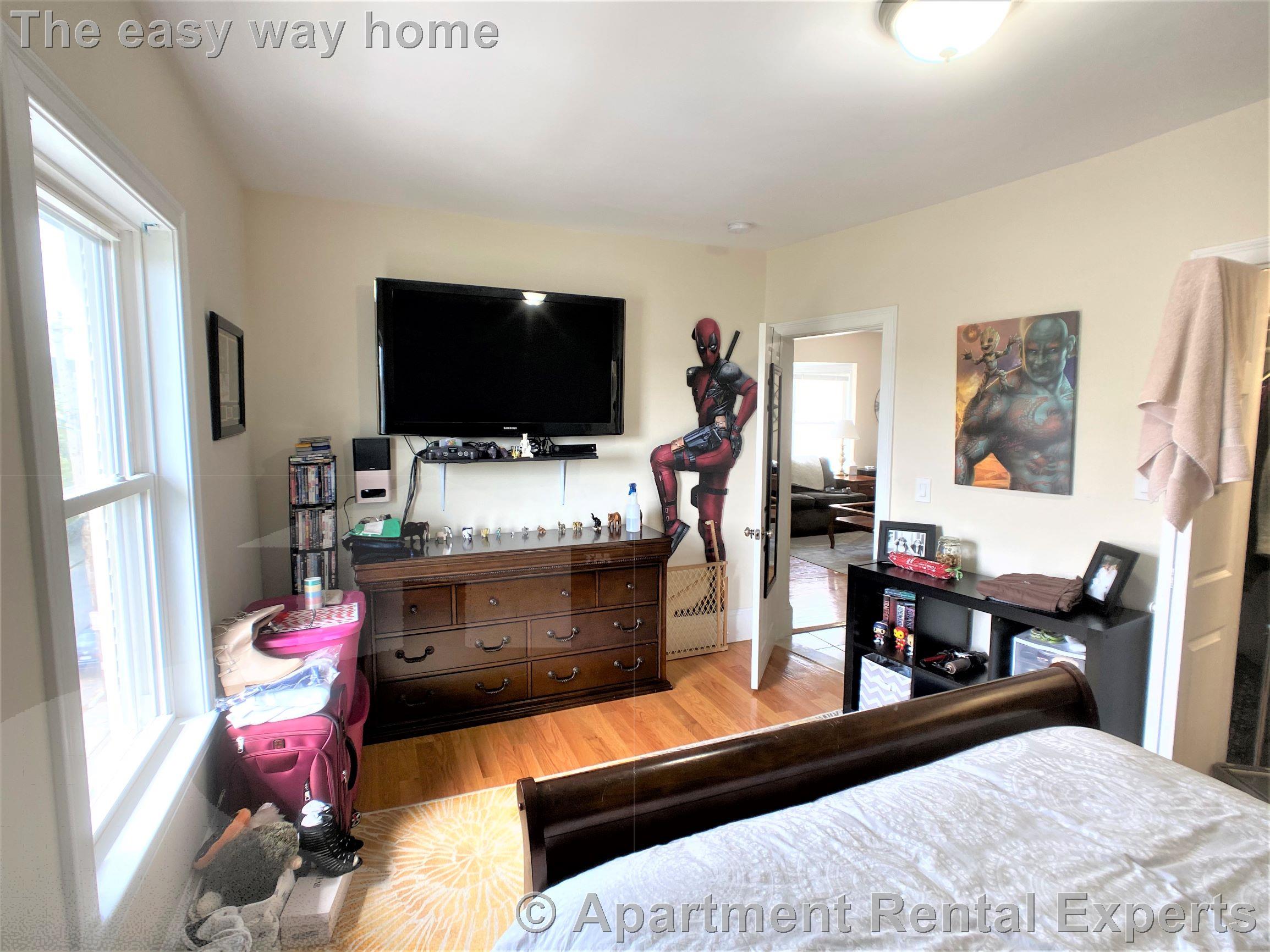 24 Willard Ave, Tufts