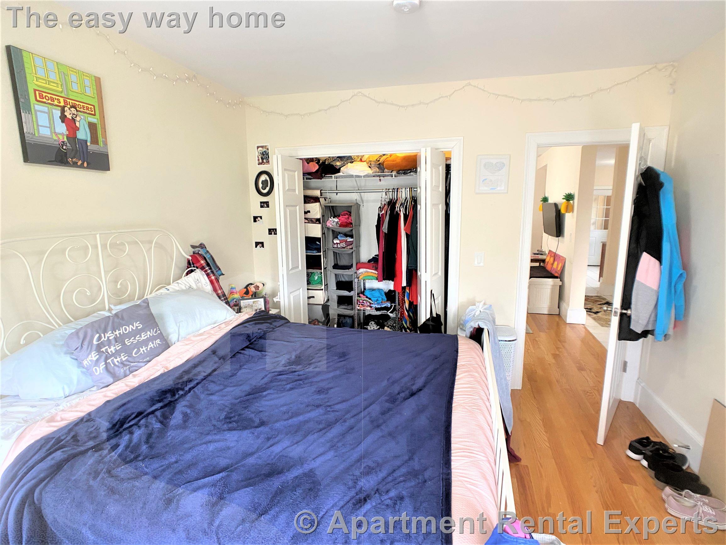 24 Willard Ave, Tufts