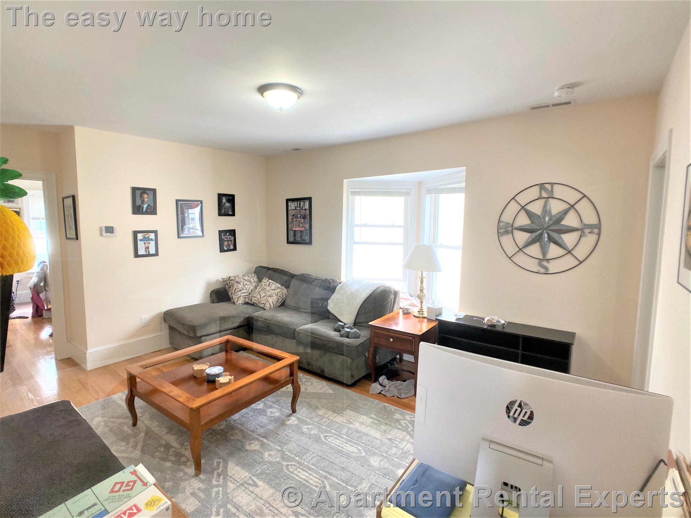 24 Willard Ave, Tufts