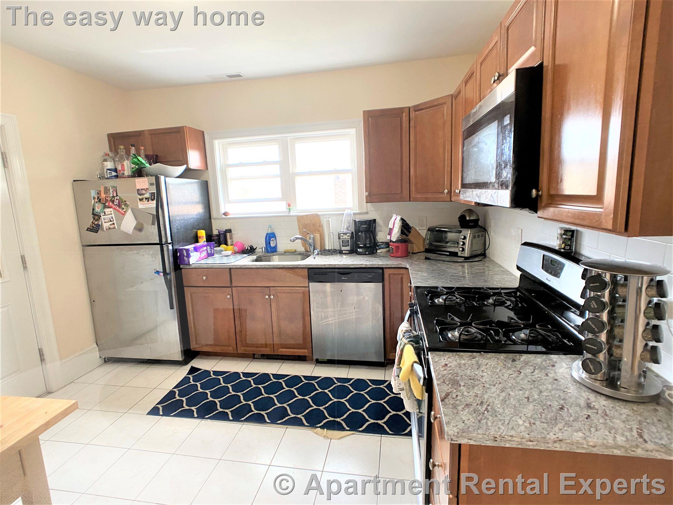 24 Willard Ave, Tufts