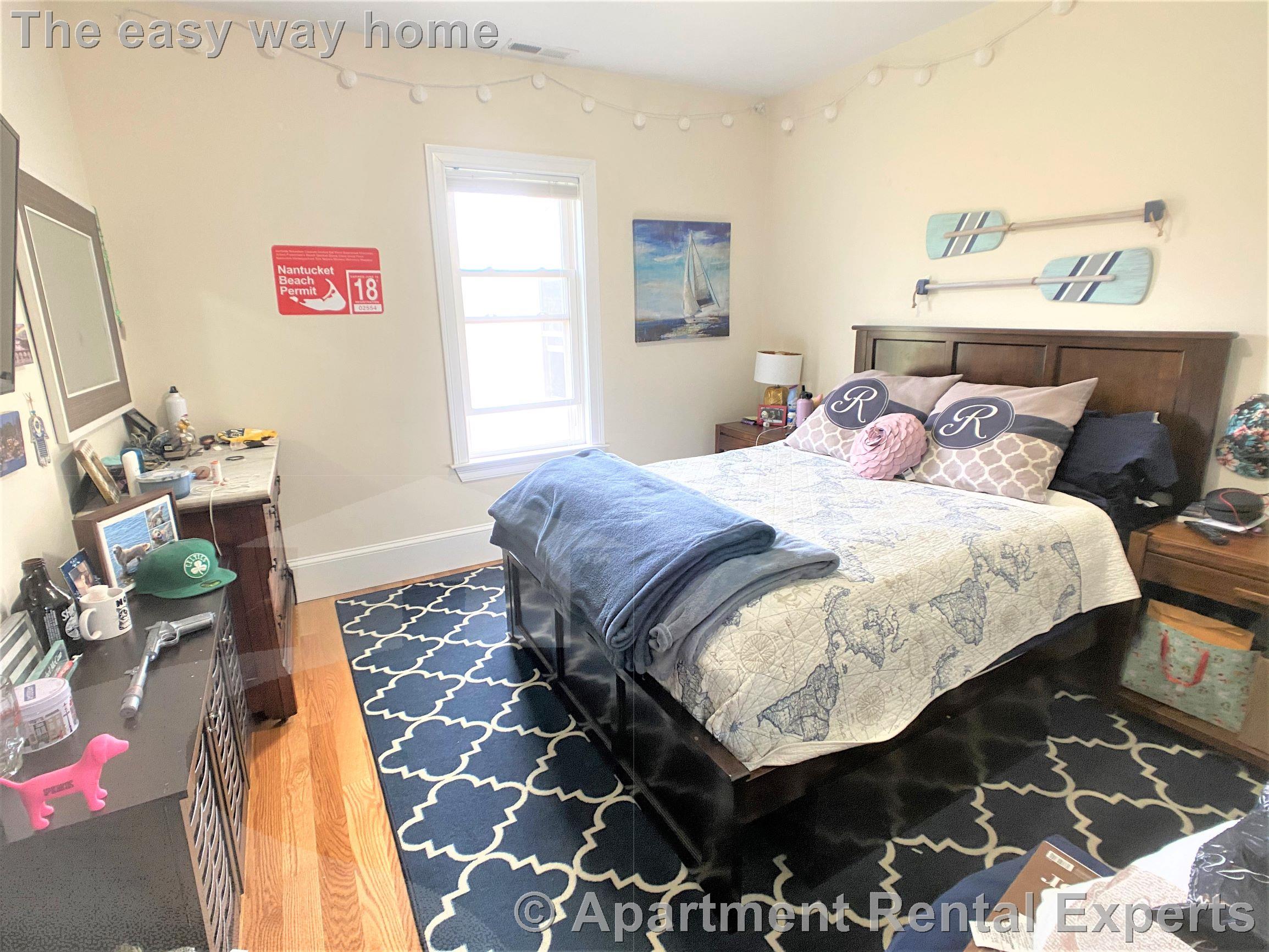 24 Willard Ave, Tufts