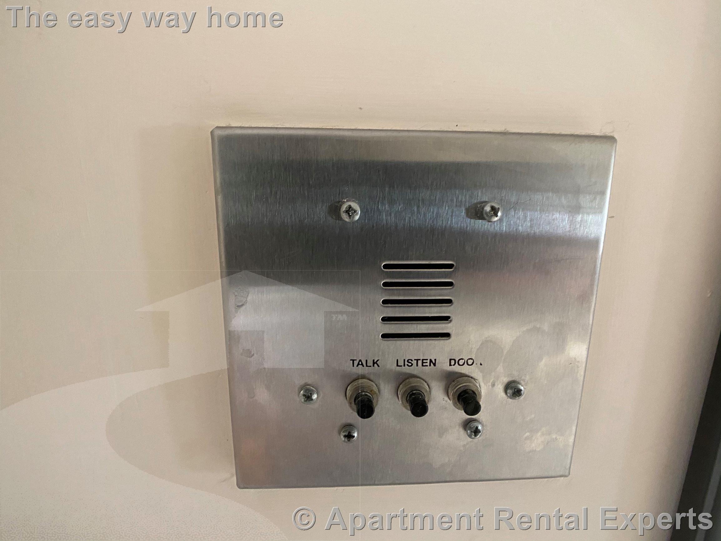 24 Willard Ave, Tufts