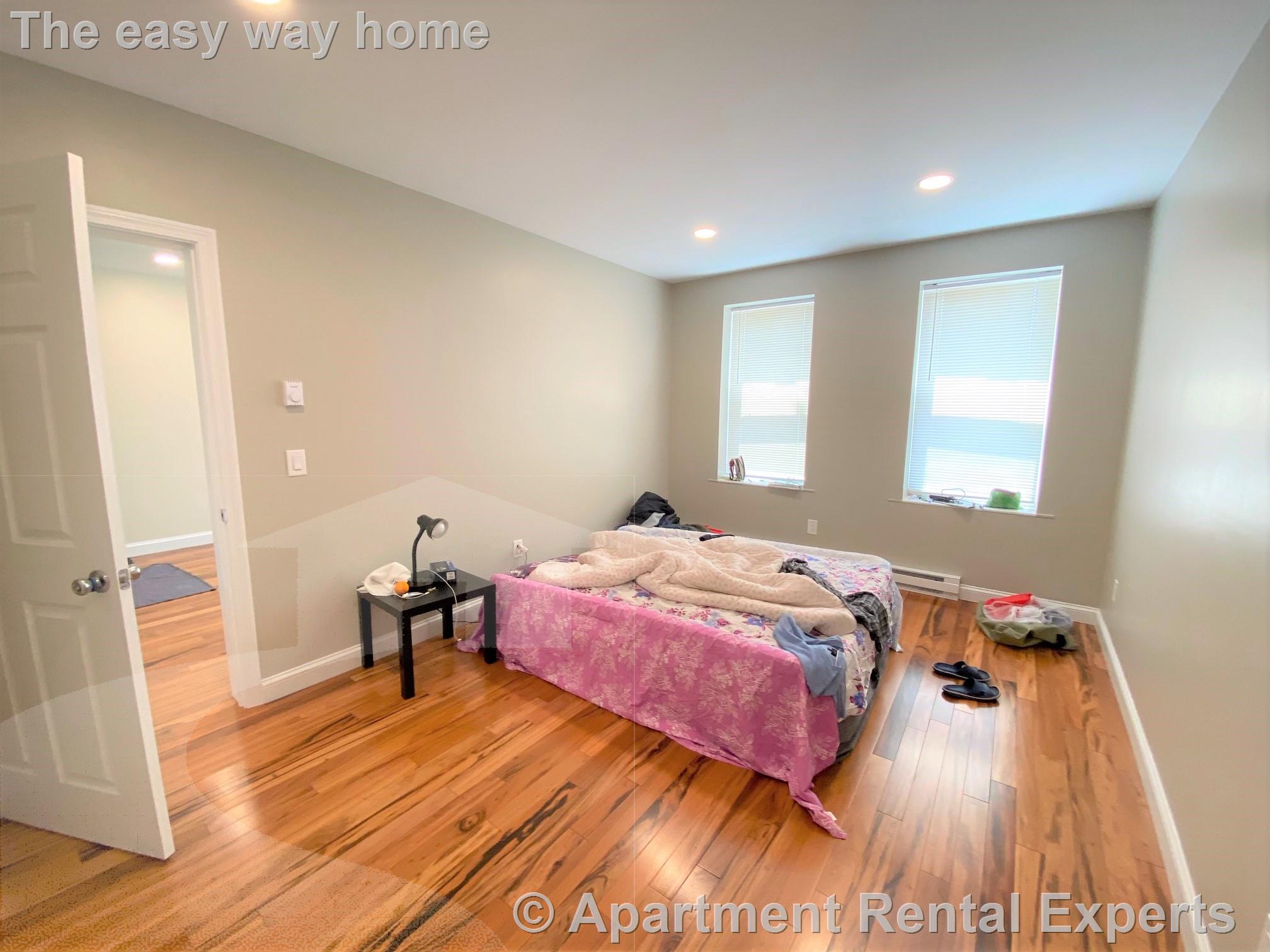 1121 Broadway, Teele Square