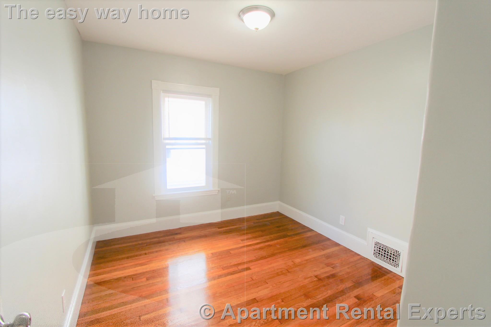 36 Russell St, Malden Center