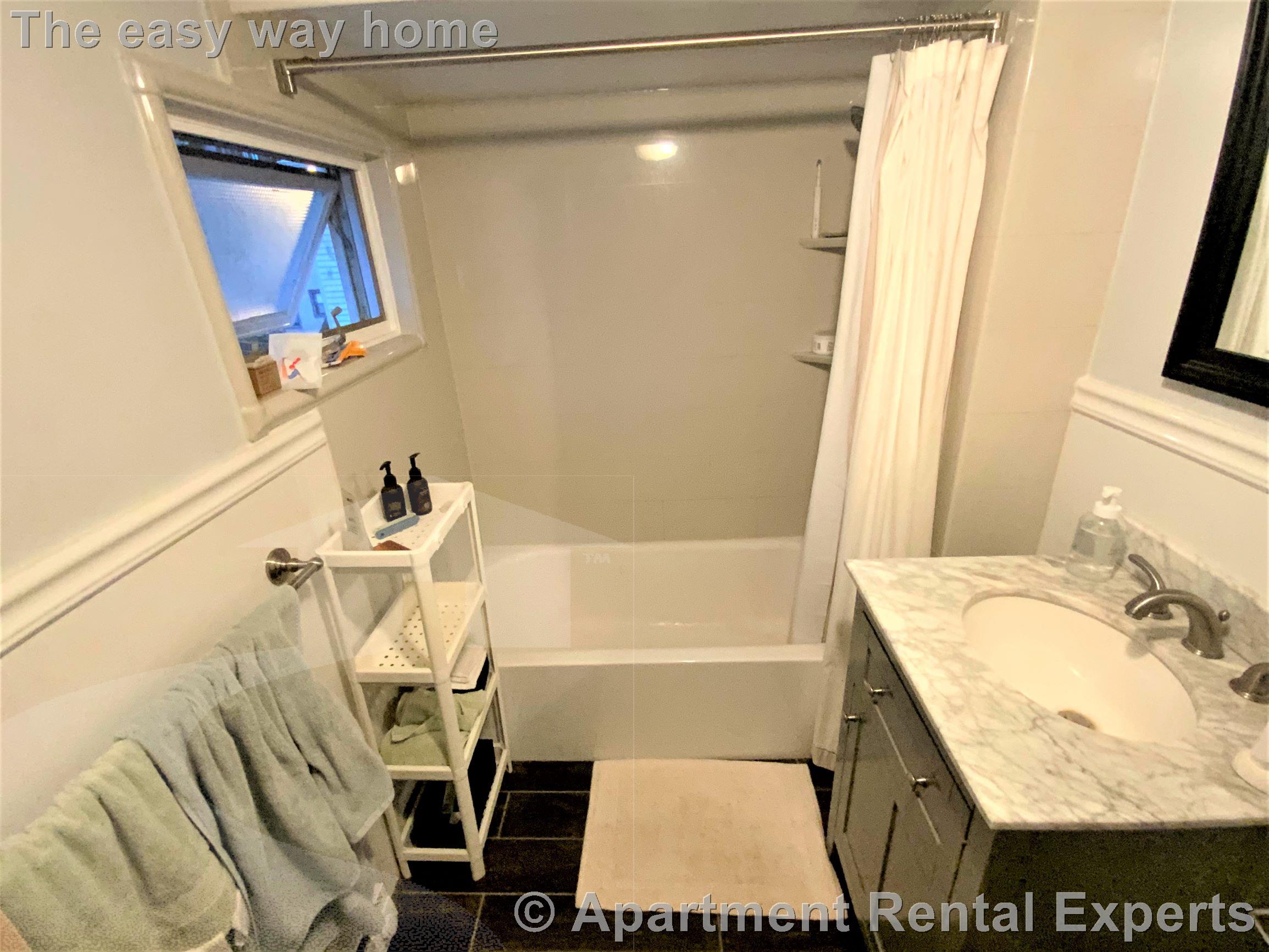 7 Windom St, Davis Square