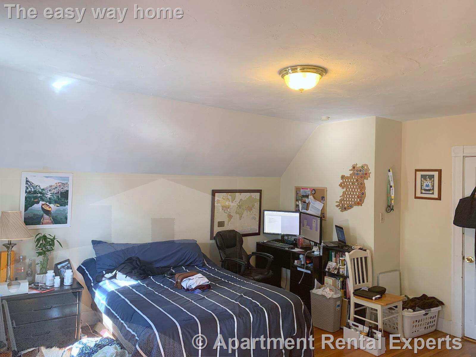 8 Russell Rd, Teele Square