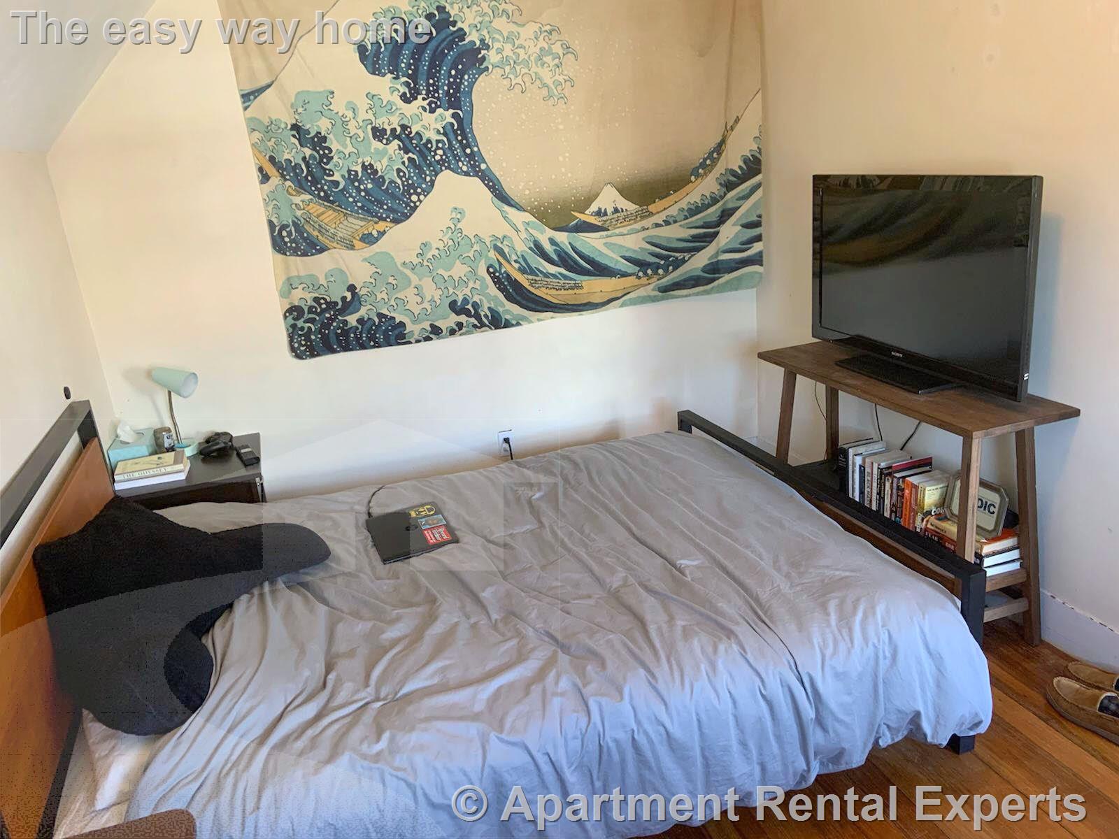 8 Russell Rd, Teele Square