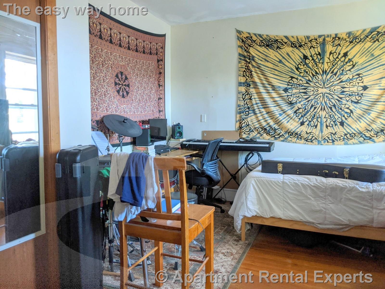 5 Lowell Cir, Porter Square