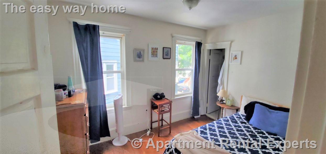 76 Conwell Ave, Tufts