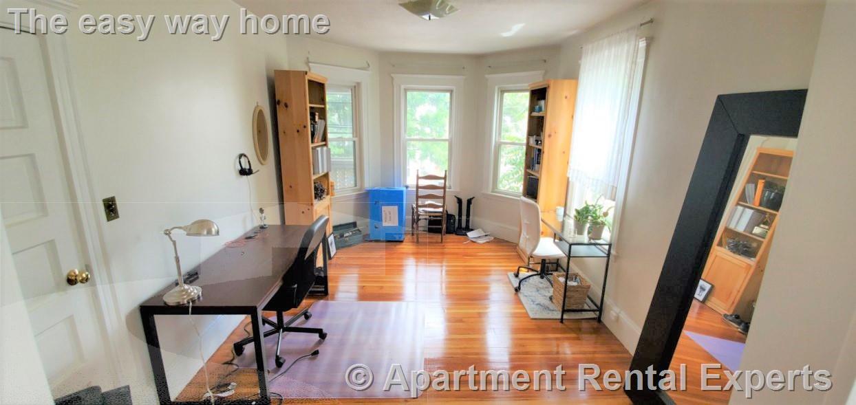 76 Conwell Ave, Tufts