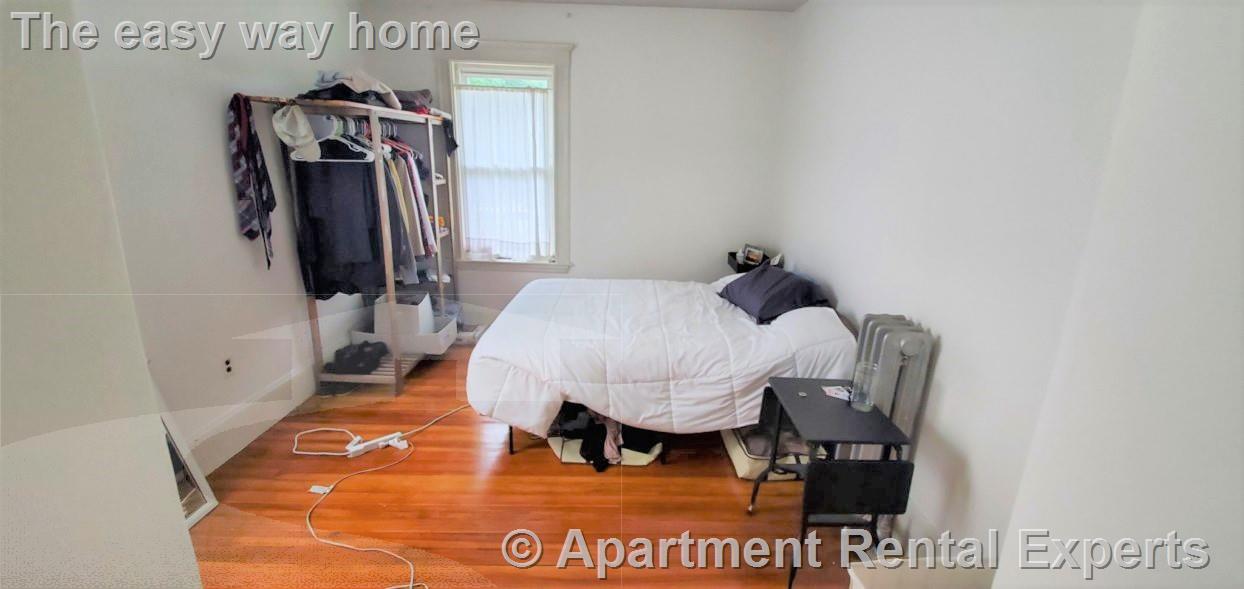 76 Conwell Ave, Tufts