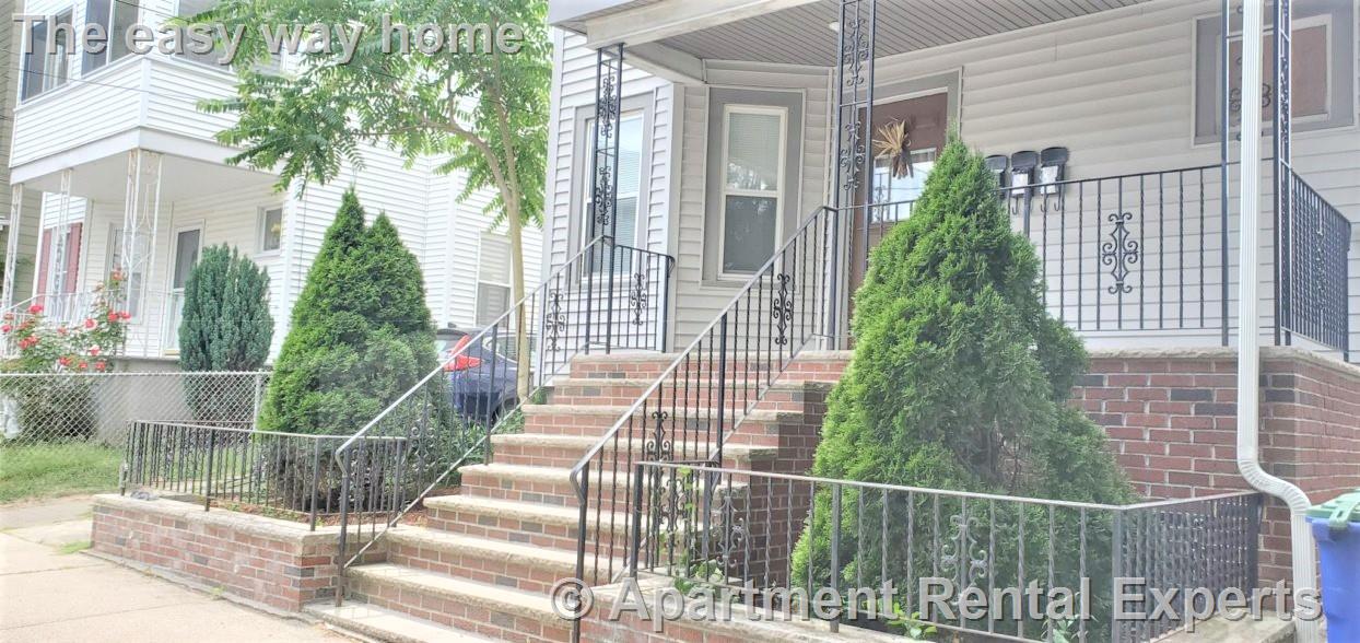 76 Conwell Ave, Tufts