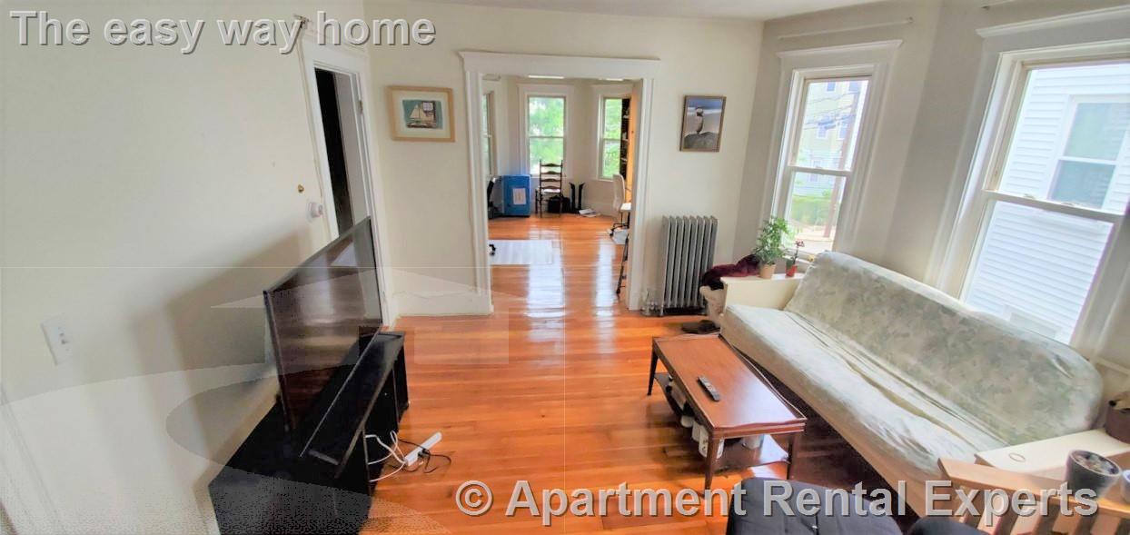 76 Conwell Ave, Tufts