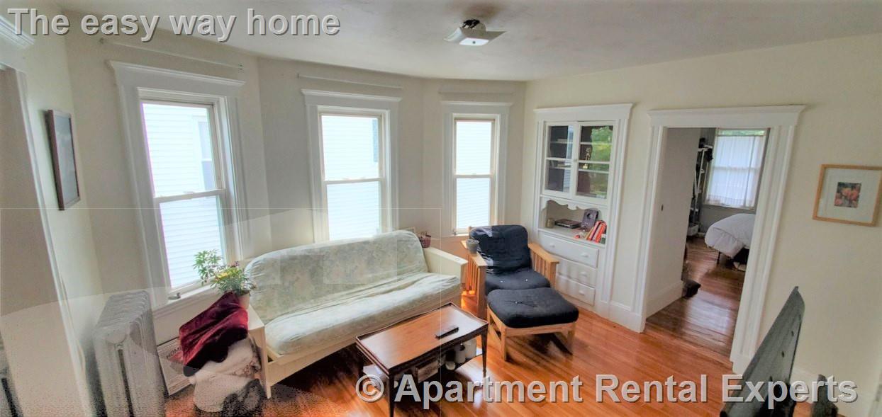 76 Conwell Ave, Tufts