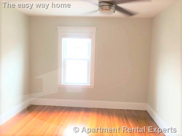 54 Hamilton St, Tufts