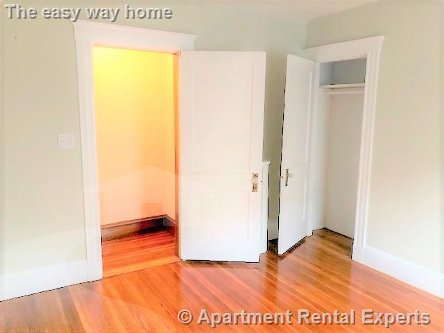 54 Hamilton St, Tufts