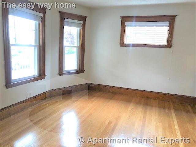 54 Hamilton St, Tufts