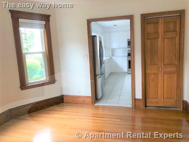 54 Hamilton St, Tufts