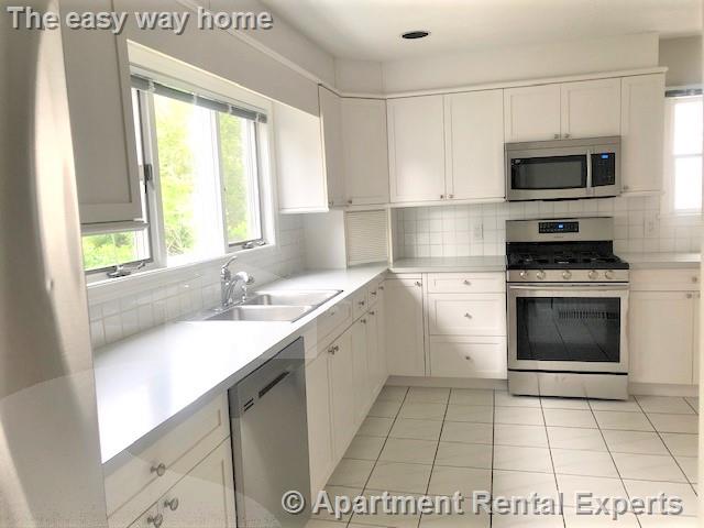 54 Hamilton St, Tufts