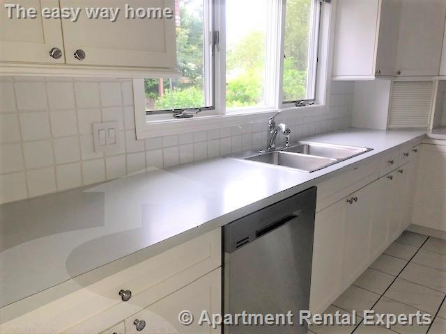 54 Hamilton St, Tufts