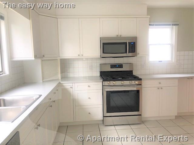 54 Hamilton St, Tufts