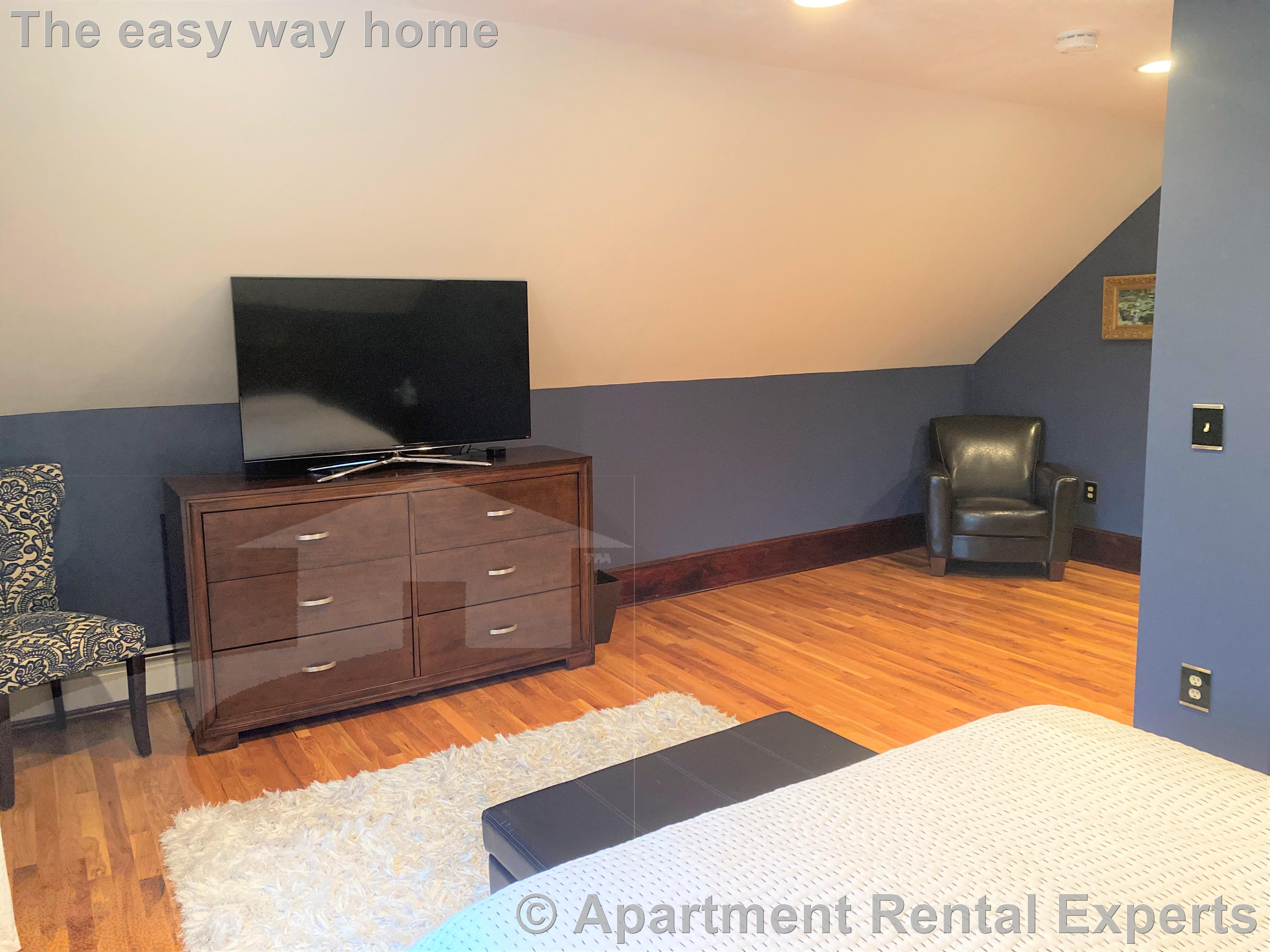 209 Boston Ave, Tufts