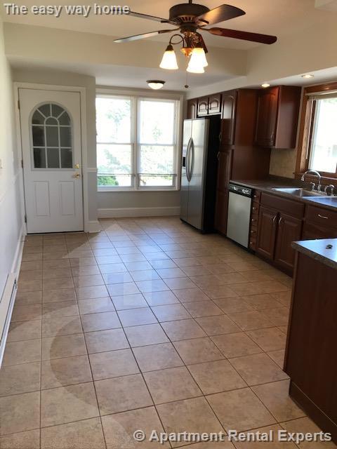 17-19 Burget Ave, Tufts