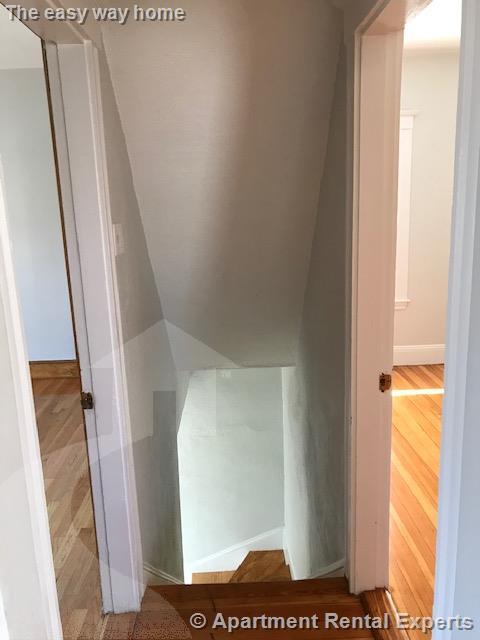 17-19 Burget Ave, Tufts