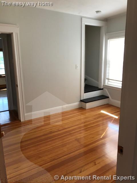 17-19 Burget Ave, Tufts