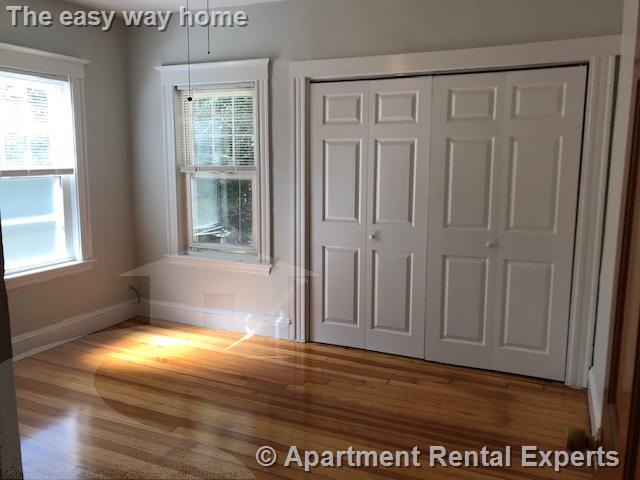 17-19 Burget Ave, Tufts