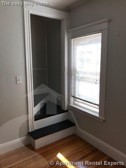 17-19 Burget Ave, Tufts