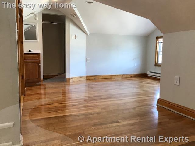 17-19 Burget Ave, Tufts