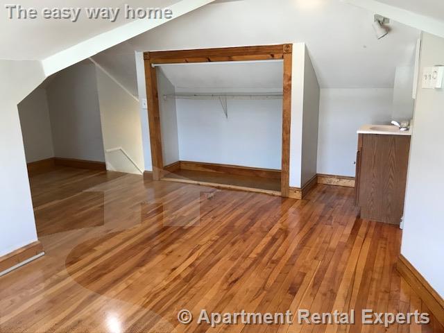 17-19 Burget Ave, Tufts